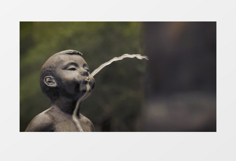 公园雕塑喷水实拍视频