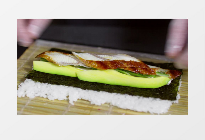 厨师在做三文鱼寿司实拍视频素材