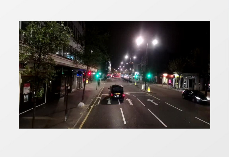 延时拍摄夜晚的道路实拍视频素材