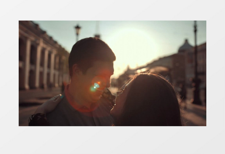 欧美浪漫温馨情侣街头拥抱实拍视频高清素材