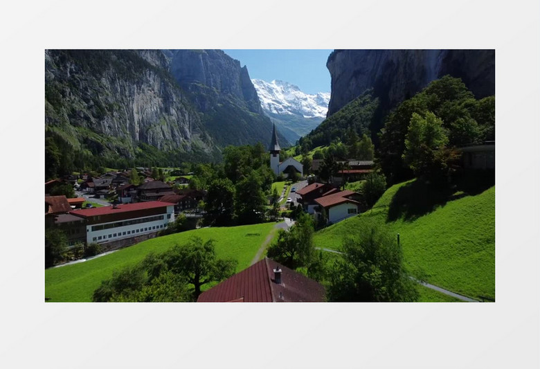 两座大山中间的村落实拍视频素材