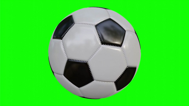 足球多角度旋转绿幕背景后期素材