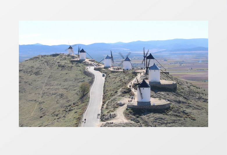 在山顶建造的风车房子实拍视频素材