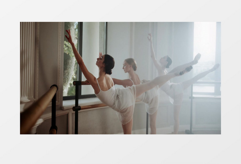 三个女孩在练习芭蕾舞实拍视频素材