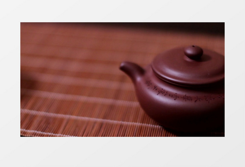 摆放在帘子上的紫砂茶壶实拍视频素材