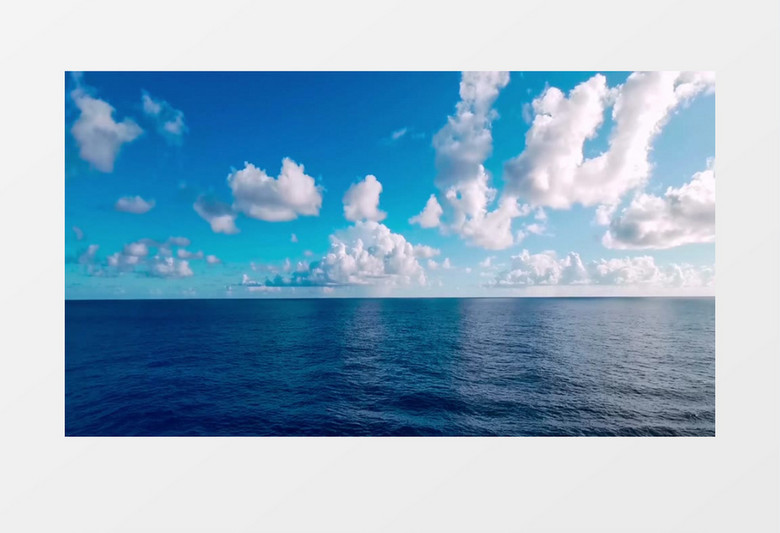 碧蓝的海水和天空实拍视频素材