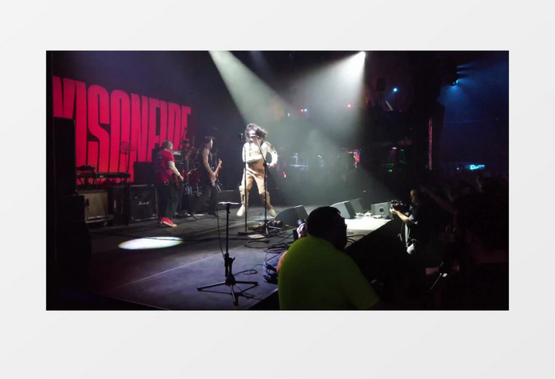 在肆意舞蹈的歌者实拍视频素材