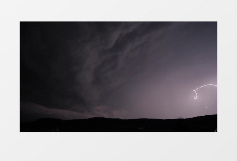 天空中打雷打闪的过程实拍视频素材