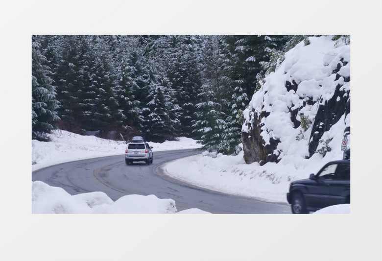 冬天下雪后公路上的车辆实拍视频素材