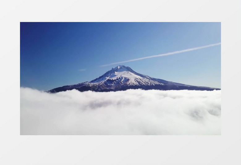 蓝天下冲破云霄的高山实拍视频素材