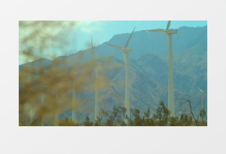 山边的风车实拍视频