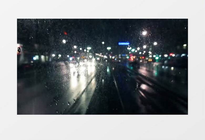 雨天的城市夜景