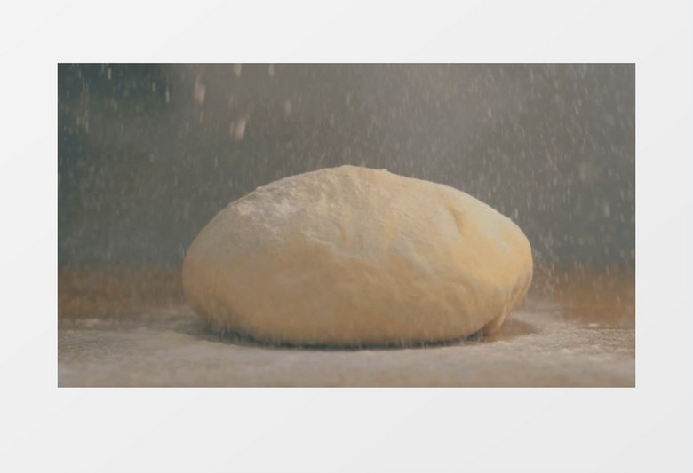 特写慢镜头用面粉覆盖面团实拍视频素材