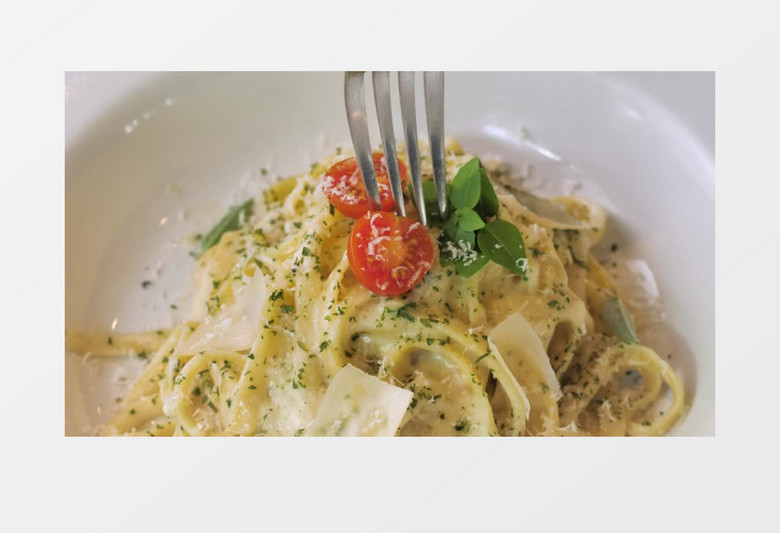 俯拍意大利面美食实拍视频素材