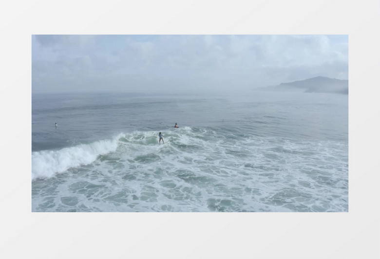 人物冲浪海洋天际线展示实拍视频