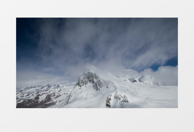 云层触及马特洪峰的顶端实拍视频素材