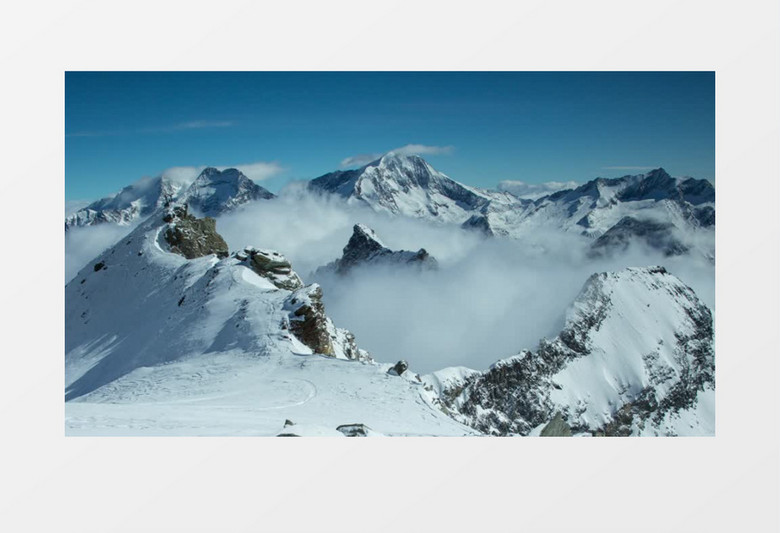 雪山高处的雾实拍视频素材