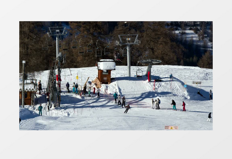 延时摄影升降椅基座和滑雪者实拍视频素材