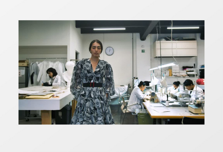 时尚模特在练习走位彩排实拍视频素材