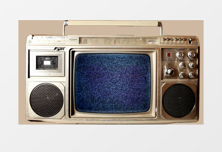 带有内置电视的老式手提录音机实拍视频素材