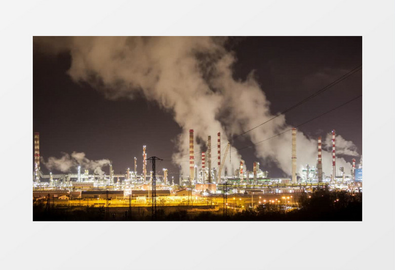 石油化工厂在夜间亮灯实拍视频素材