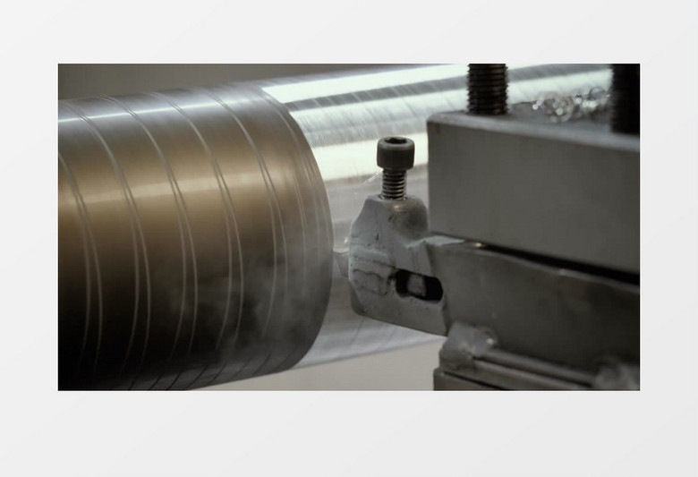 刮铁筒的工业切割机实拍视频素材