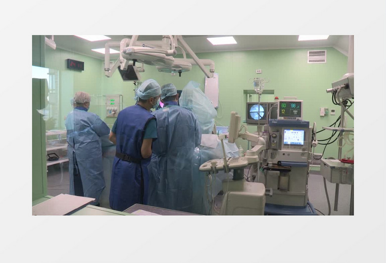 医生们在给病人做手术实拍视频素材