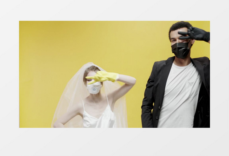 一对戴口罩穿礼服的情侣在跳舞实拍视频素材