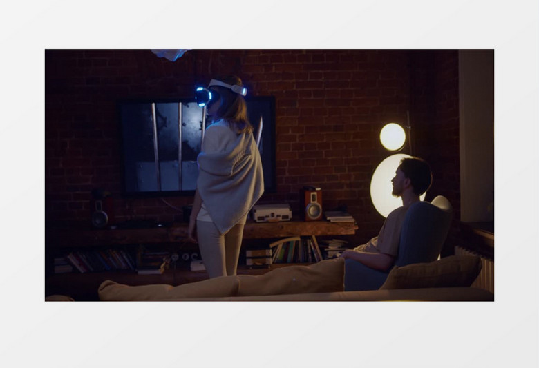 在玩VR眼镜的情侣实拍视频素材