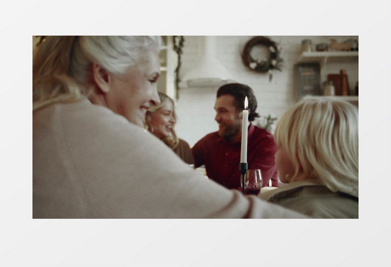 奶奶开心的抱过白发男孩实拍视频素材