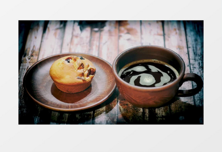 放在桌上的蛋糕咖啡实拍视频素材