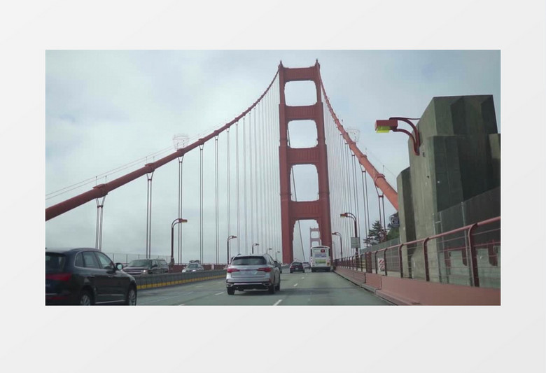 行车在大桥上的车流实拍视频素材