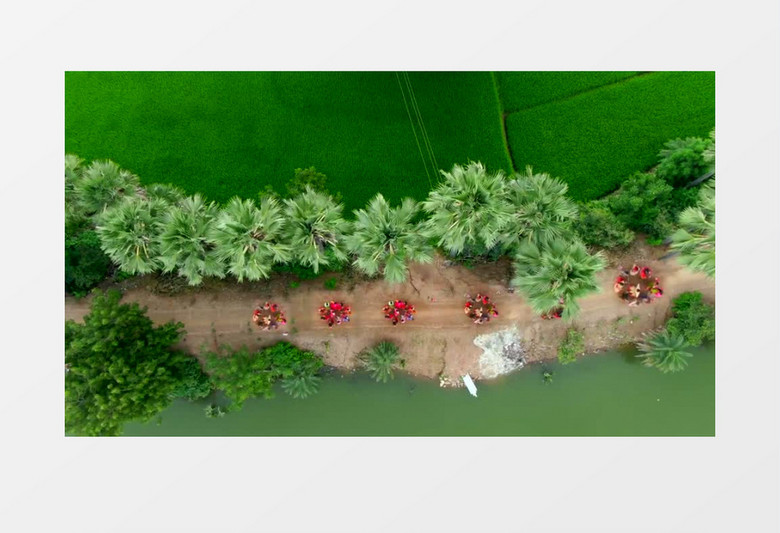 俯拍湖边跳舞的人群实拍视频素材