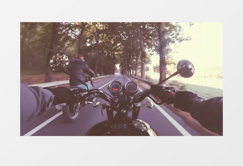 第一视角拍摄骑摩托车记录实拍视频素材