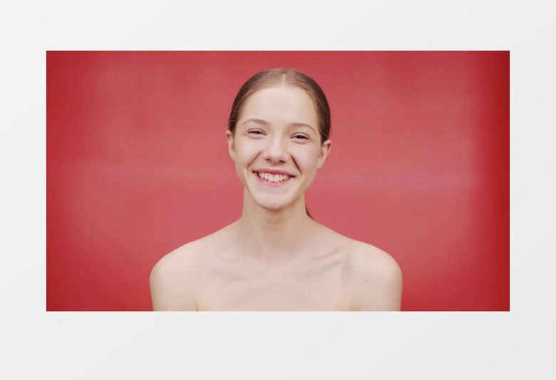 美女在对着镜头开怀大笑实拍视频素材