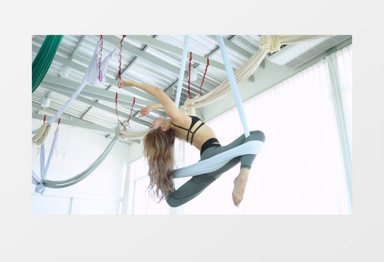 女孩做空中瑜伽运动实拍视频