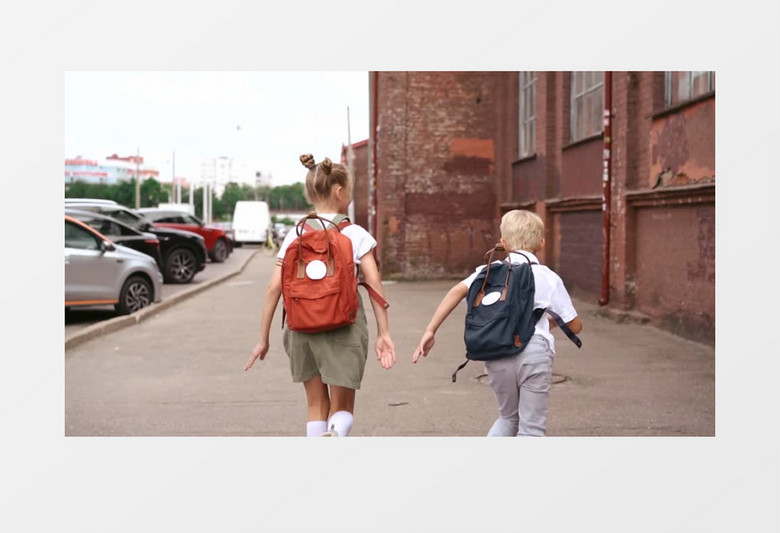 高清实拍儿童兄妹背着书包上学奔跑视频素材