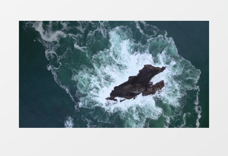 高清俯拍礁石被海浪席卷实拍视频素材