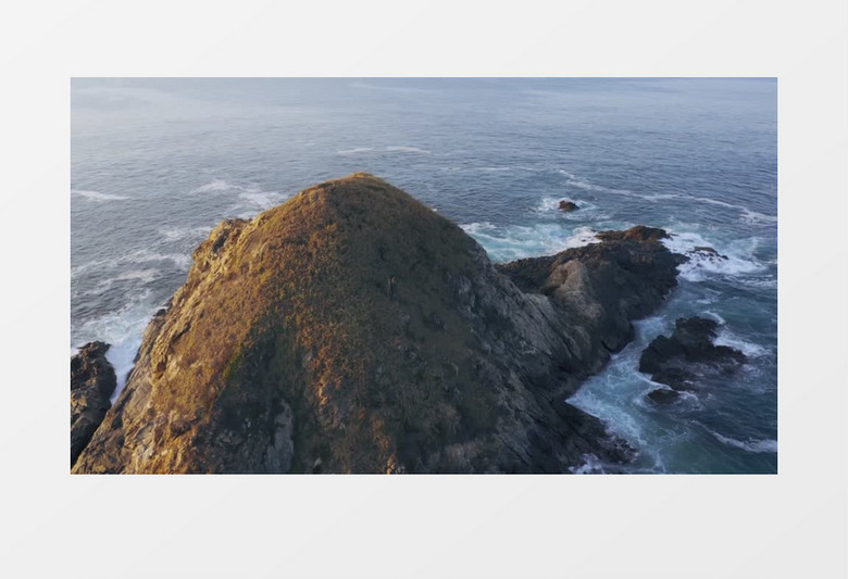 高清航拍海中心凸起的小岛实拍视频素材