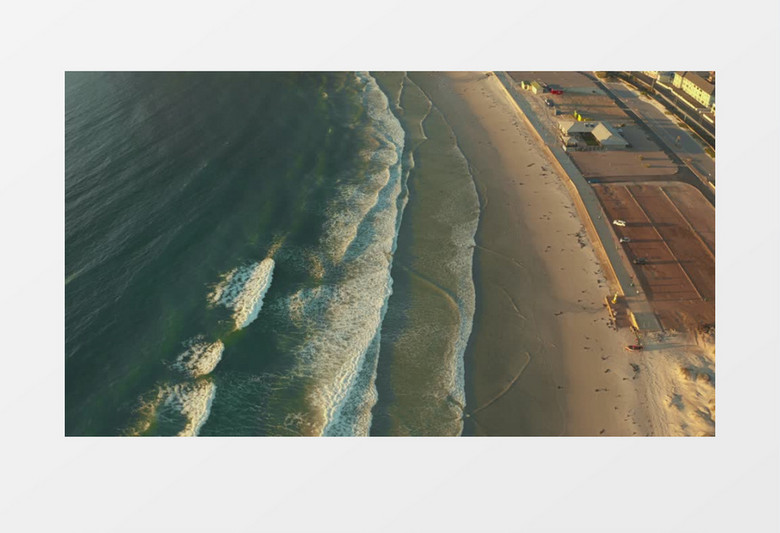 航拍海边碧绿海水浪花朵朵实拍视频