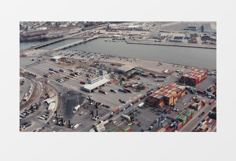 工业码头正在运行实拍视频