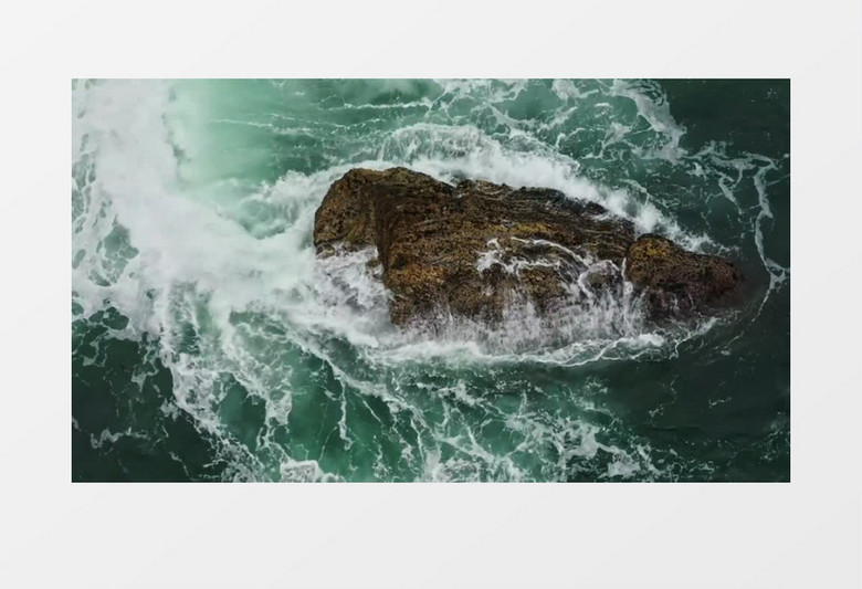 高清实拍海水不断冲刷着中心的小岛实拍视频素材