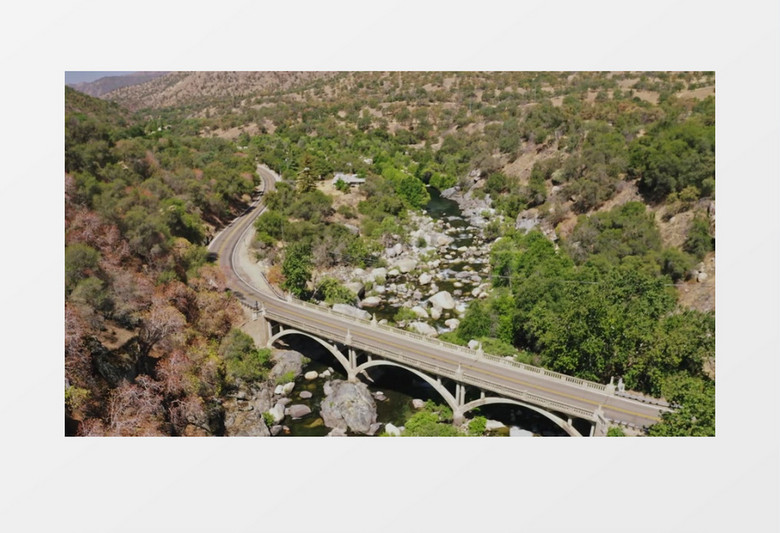 山落里的绿植和蜿蜒的小路实拍视频素材