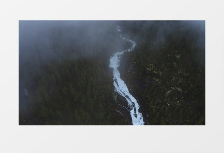 实拍山涧中湍急的流水实拍视频素材