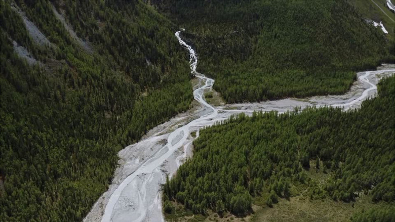 实拍山下分叉的河流实拍视频素材