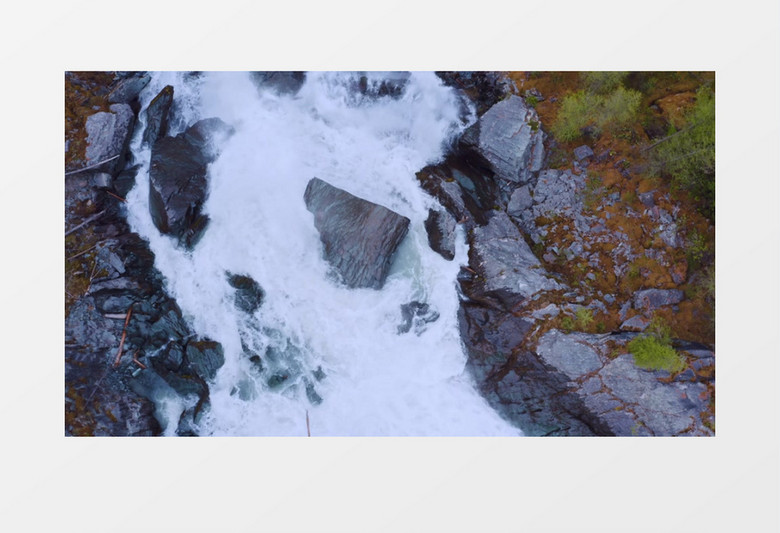 石缝中的湍湍激流实拍视频素材