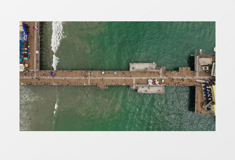实拍海边长廊连接的游乐场实拍视频素材