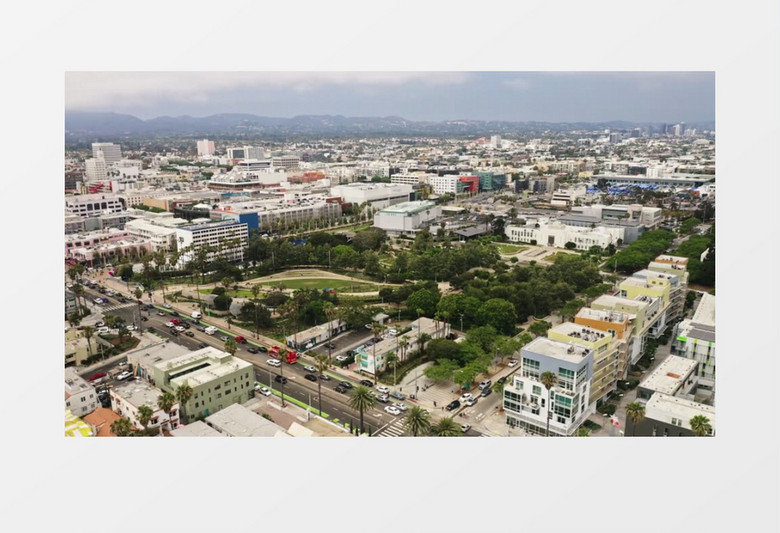 航拍城市中心的建筑物实拍视频素材