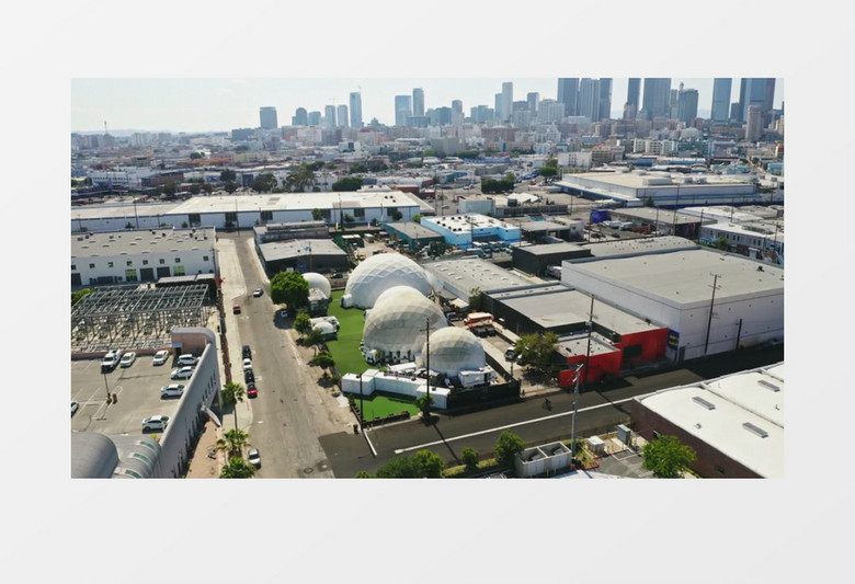 实拍城市边缘的建筑和交通状况实拍视频素材