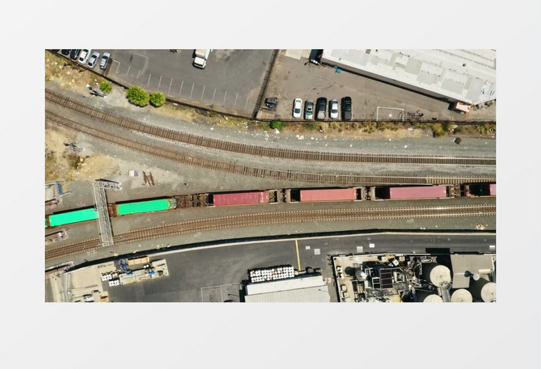 实拍在缓缓行进的火车实拍视频素材